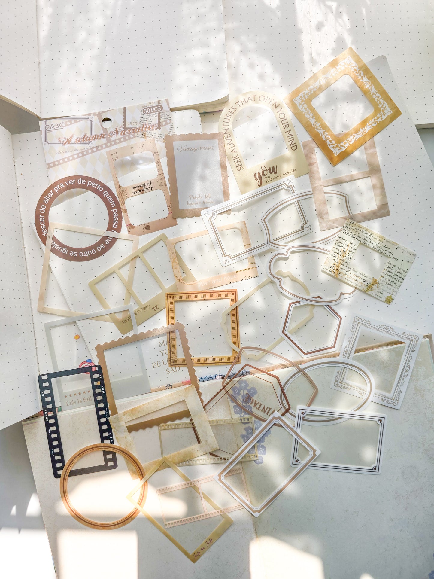 DGSH-402 A Utumn Narrative| Vintage Story Frames Collection