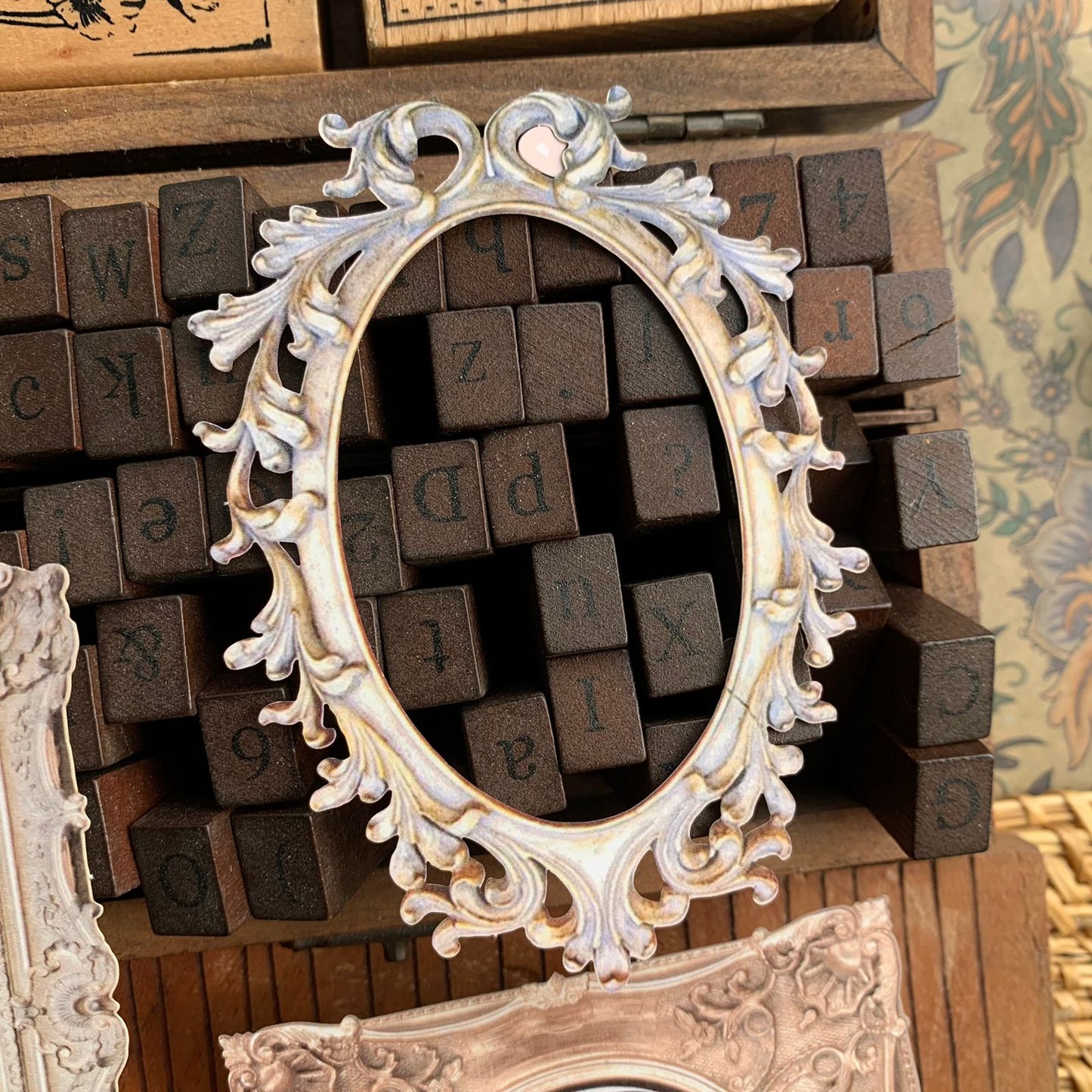 MG0240546 Vintage Frame Paper Cutout 80*100Mm 10Pc