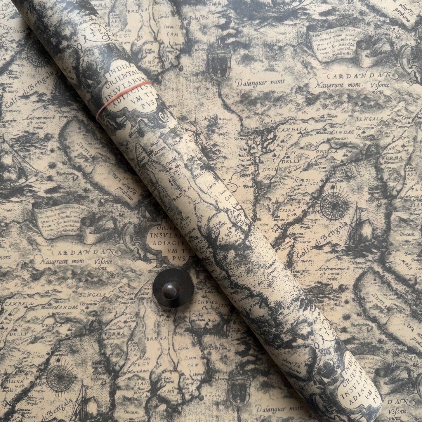 5 Pcs Foiled Gift Wrapping Paper (30x 20 Inch) | #2