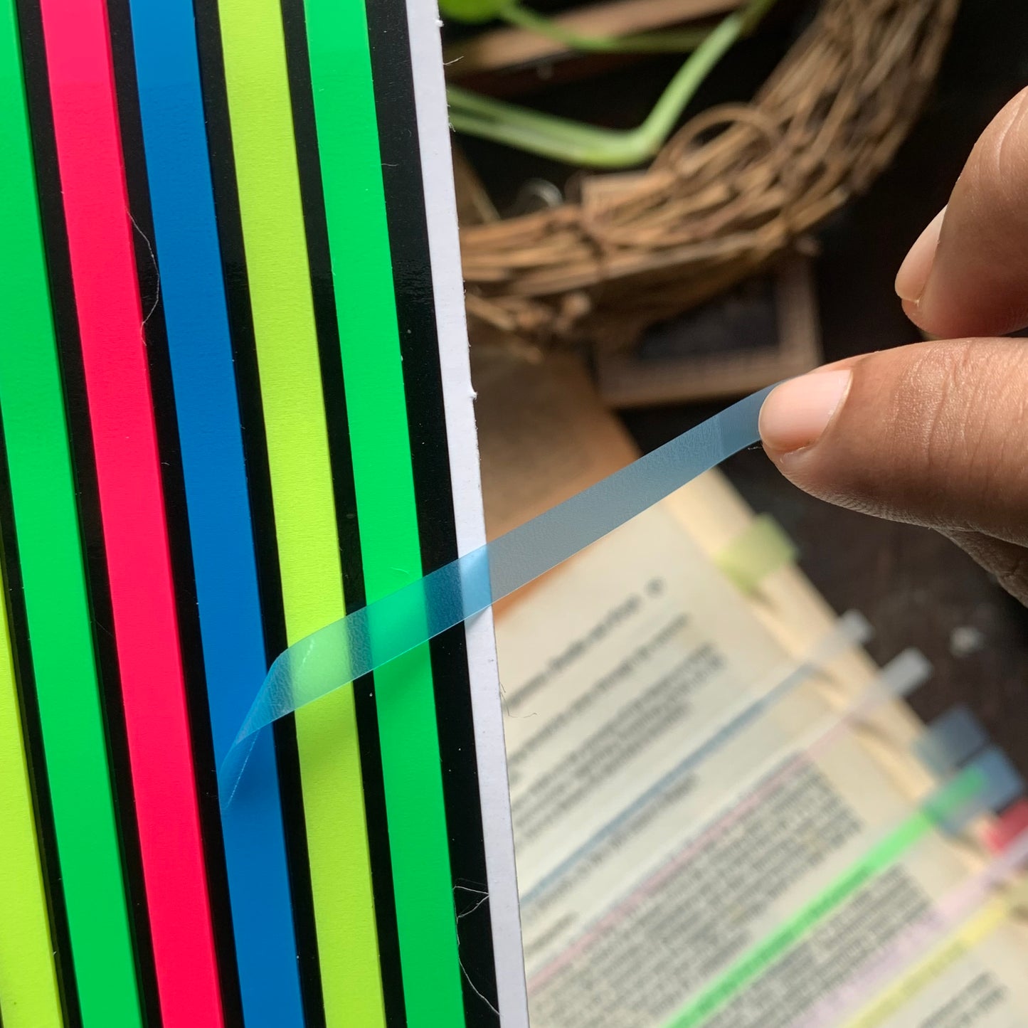 8820 - STICKY NOTES Neon 8 STRIPE 160 tabs | 14X5MM | Sticky Tab