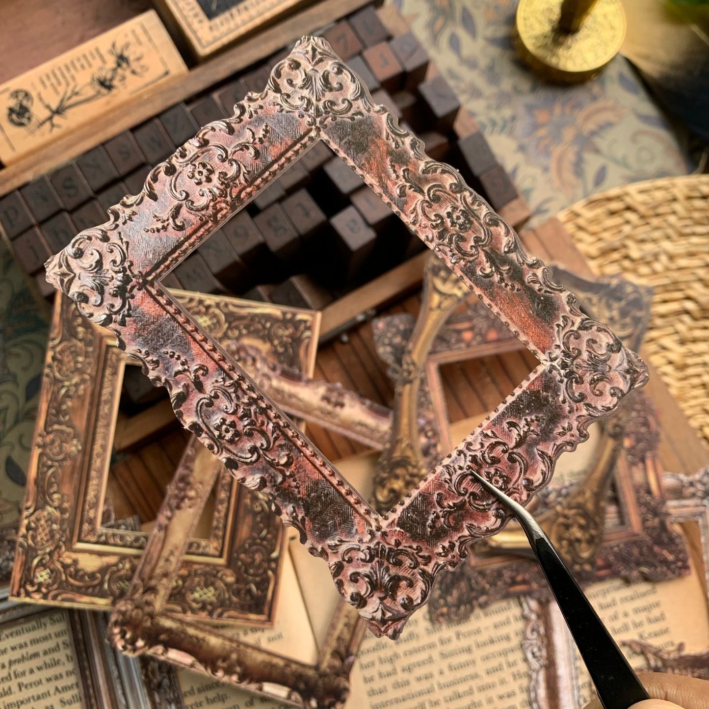 MG0240543 Vintage Frame Paper Cutout 80*100Mm 10Pc