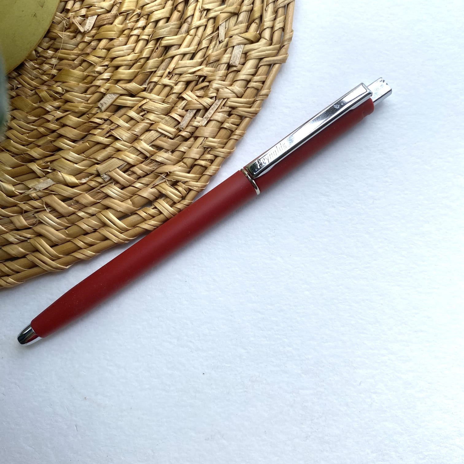 Reynolds Jetter AeroSoft Ball Pen, Body Color: Red