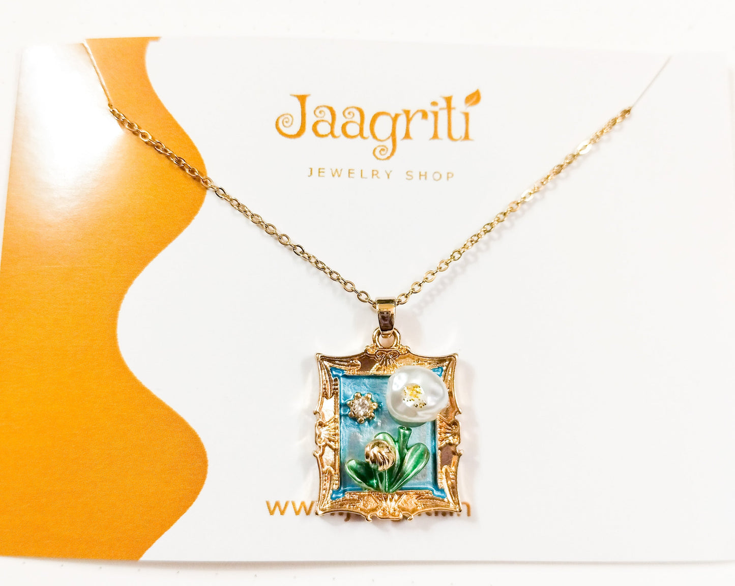 | 3D Floral Pendant Vintage Style Necklace |