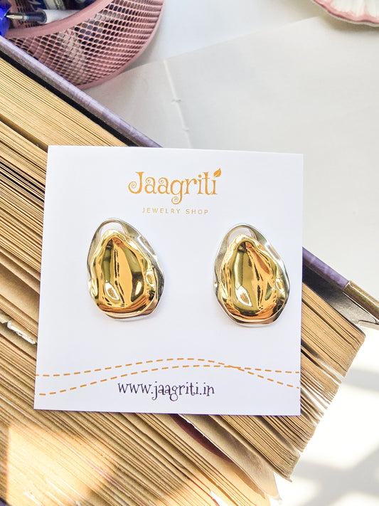 Anti-Tarnish Droplet stud Earring enmode lifestyle