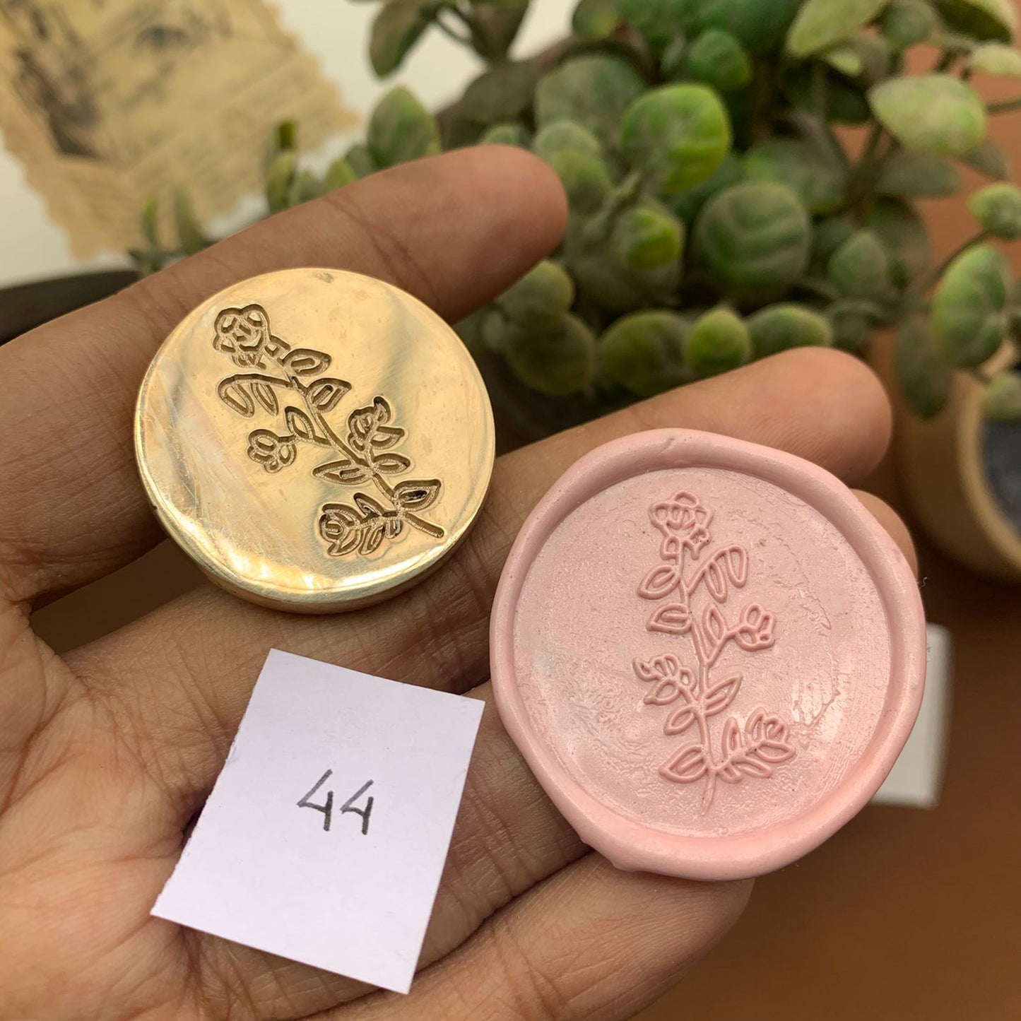AW44 - Premium Seal Wax Stamp with Wooden Handle | 30mm Diameter