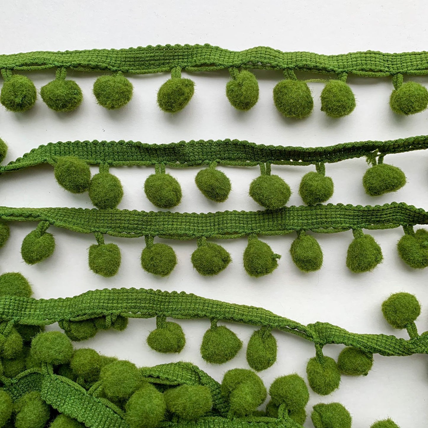#4 Pom Pom Lace 2 mtr | Pom pom Size : approx 10mm