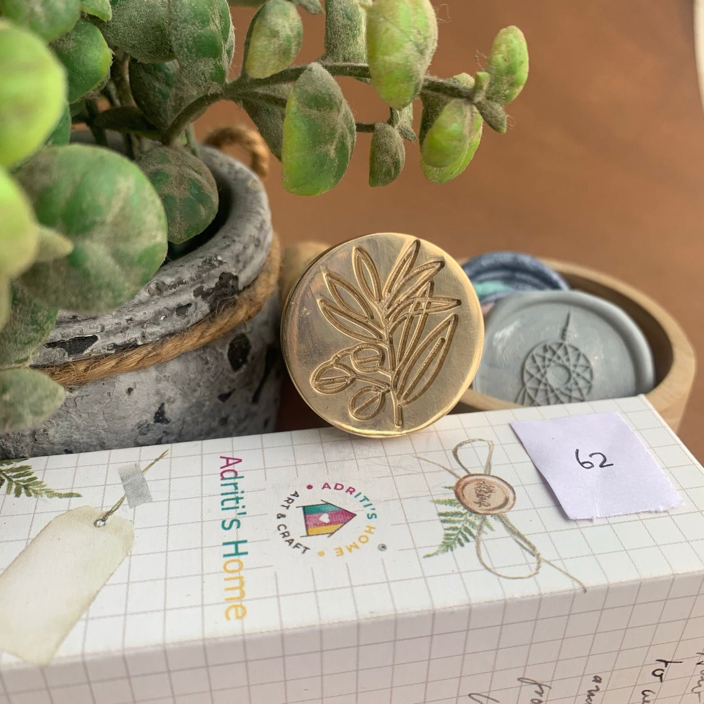 AW62 - Premium Seal Wax Stamp with Wooden Handle | 30mm Diameter
