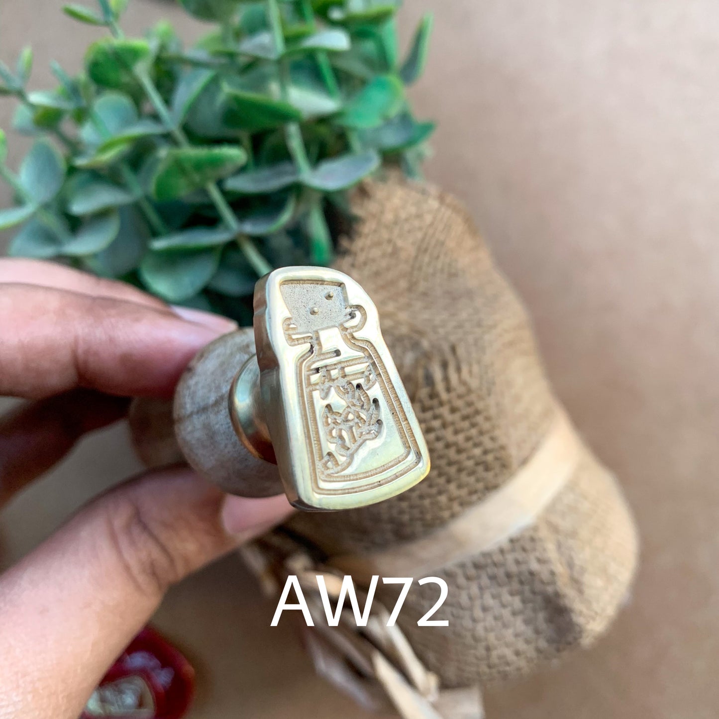 AW72 - Premium Seal Wax Stamp with Wooden Handle | 25mm Diameter