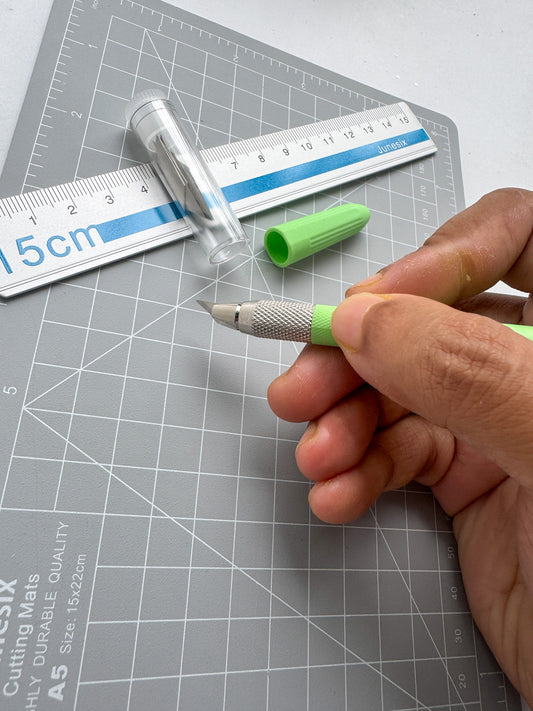 Js0015- Cutting mat With Pen Knife And Metal Scale Gray  | Set With Extra Blades