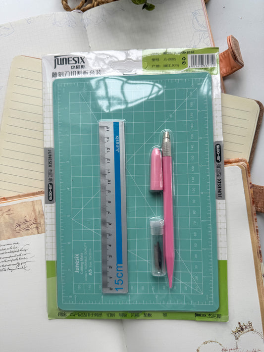 Js0015- Cutting mat With Pen Knife And Metal Scale Green | Set With Extra Blades