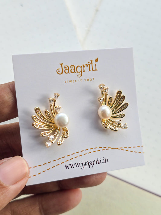 Statement Golden Earing with Pearl