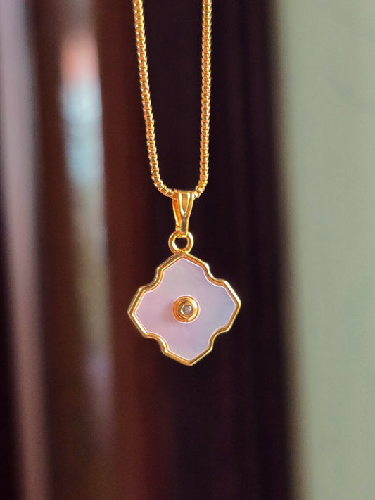 Mother of Pearls Necklace | Gold Plated