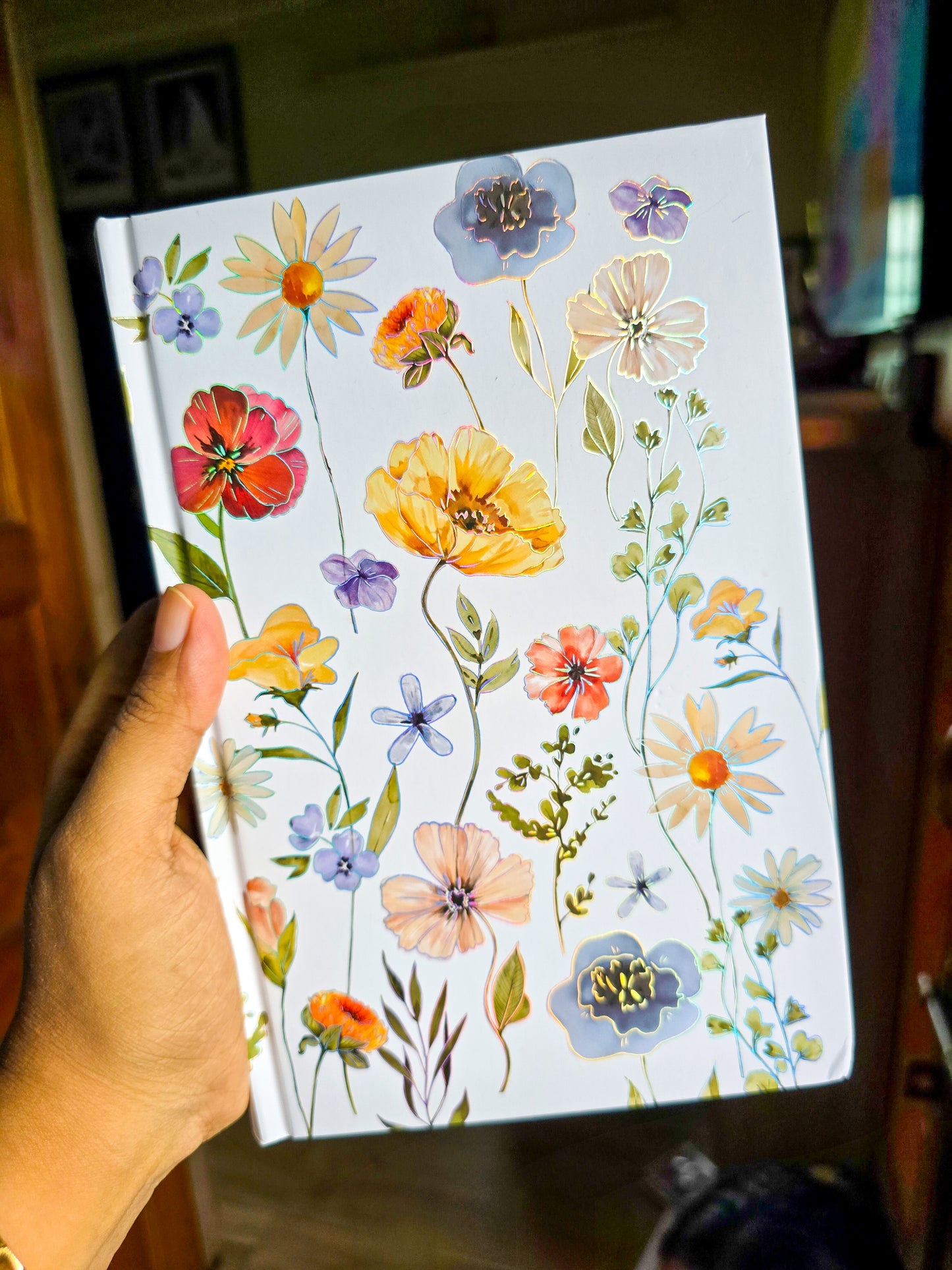 JZA5160-2300 | Hardcover Sketchbook A5 Features a White Cover Decorated Wlith a Delicate, Watercolor-Style