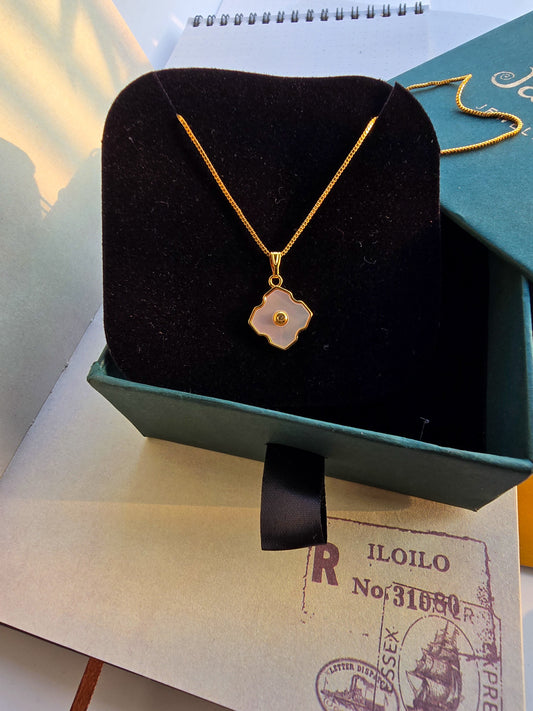 Mother of Pearls Necklace | Gold Plated