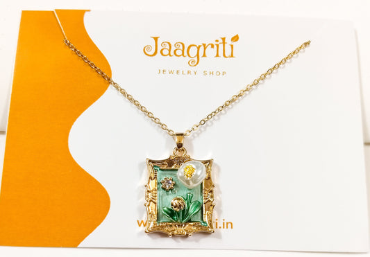 | 3D Floral Pendant Vintage Style Necklace |