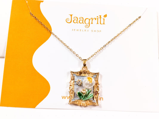 | 3D Floral Pendant Vintage Style Necklace |