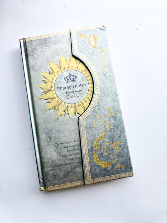 MG2665 |  Vintage-Style Hardcover Journal Featuring A Magnetic Closure. (Little defect is there in the top right side)