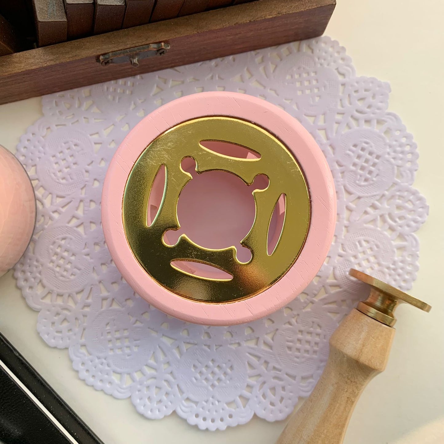 Wax Spoon Holder Stove Pink