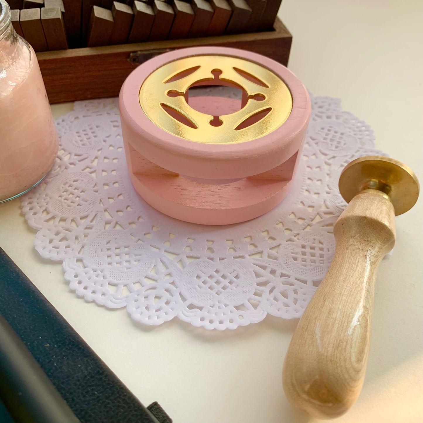 Wax Spoon Holder Stove Pink